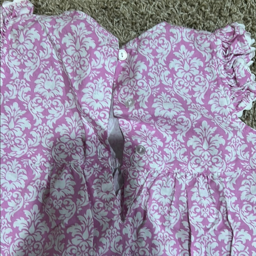 Pink Patterned Top and White Shorts Set size 5 - Picture 5 of 8